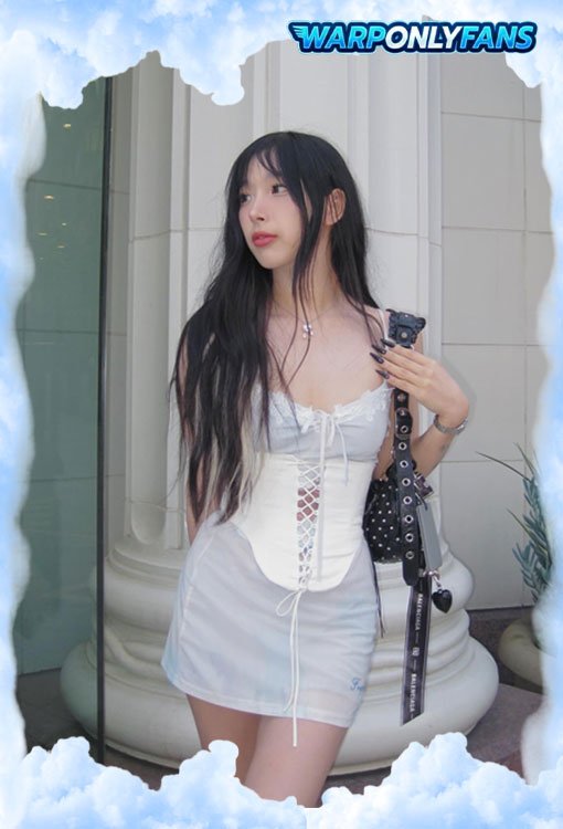 เปิดวาร์ป Elle Lee